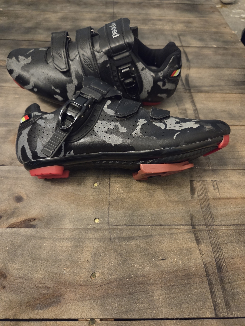 Men's Black Gray Athletic Cycling Shoes with Red Accents